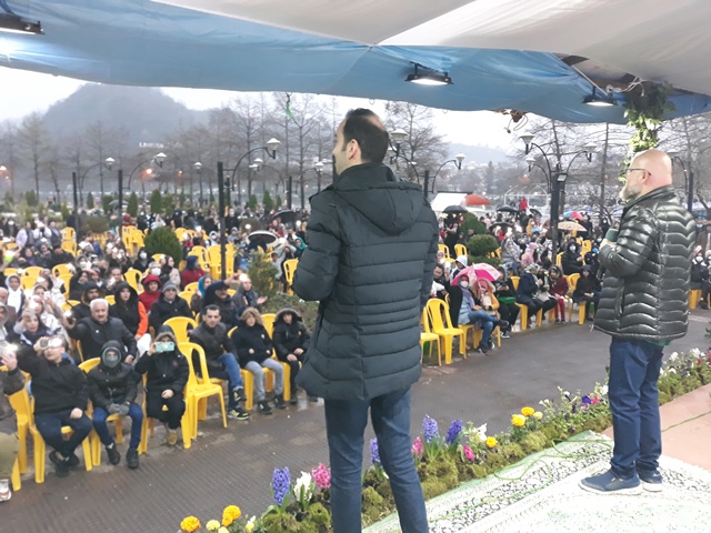 دومین روز جشنواره نوروزی شهرداری لاهیجان در زیر بارش باران الهی در جزیره استخر برگزار شد    